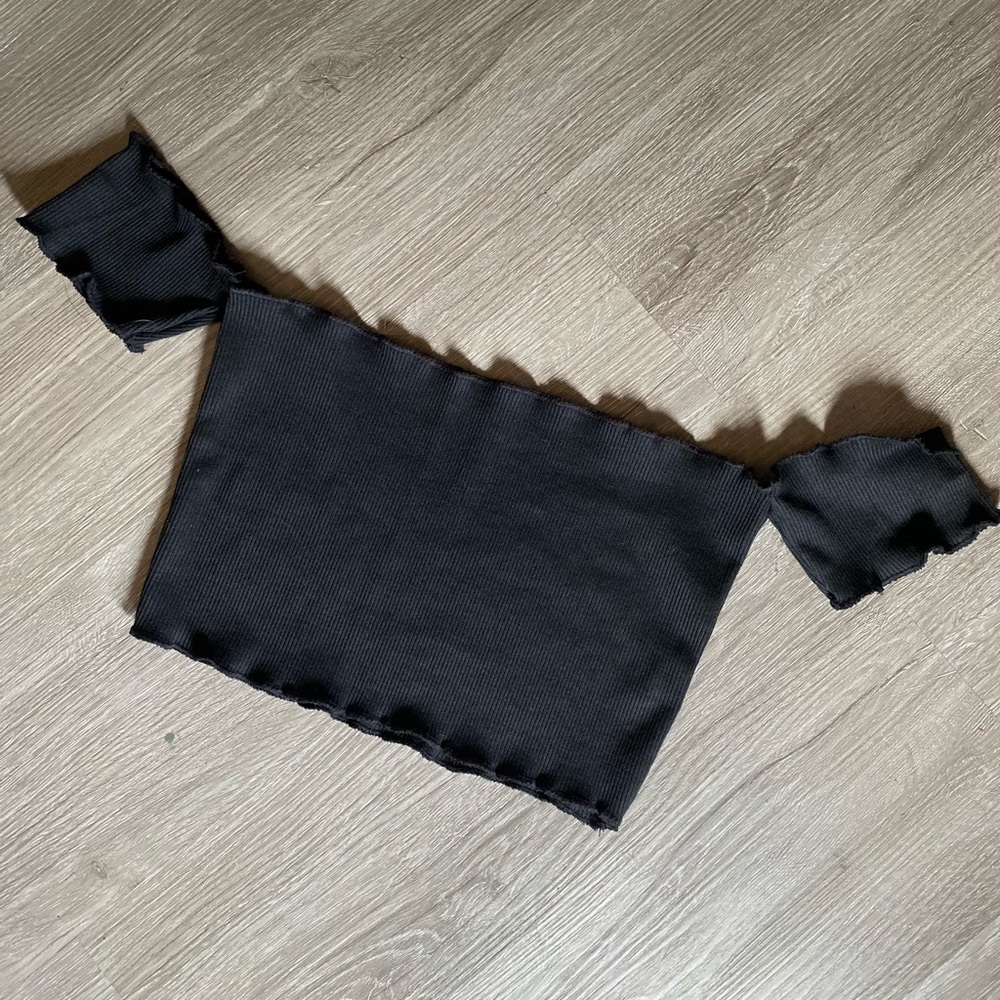 black top ‘off shoulders’
